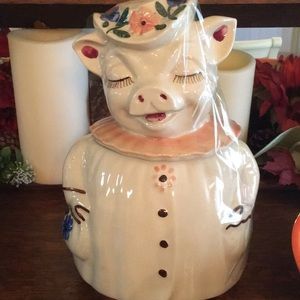 Shawnee Winnie the pig cookie jar